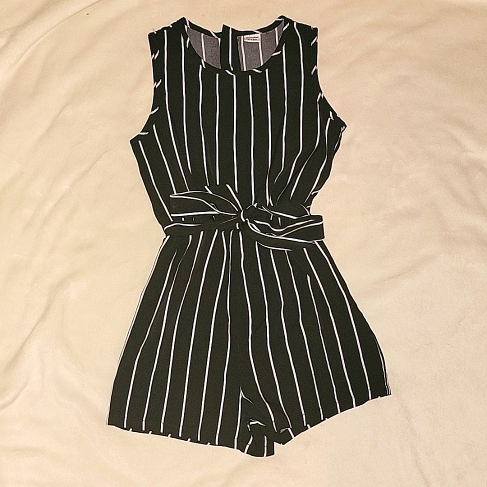 Size 9-10, true size 8-10, black and white girls romper